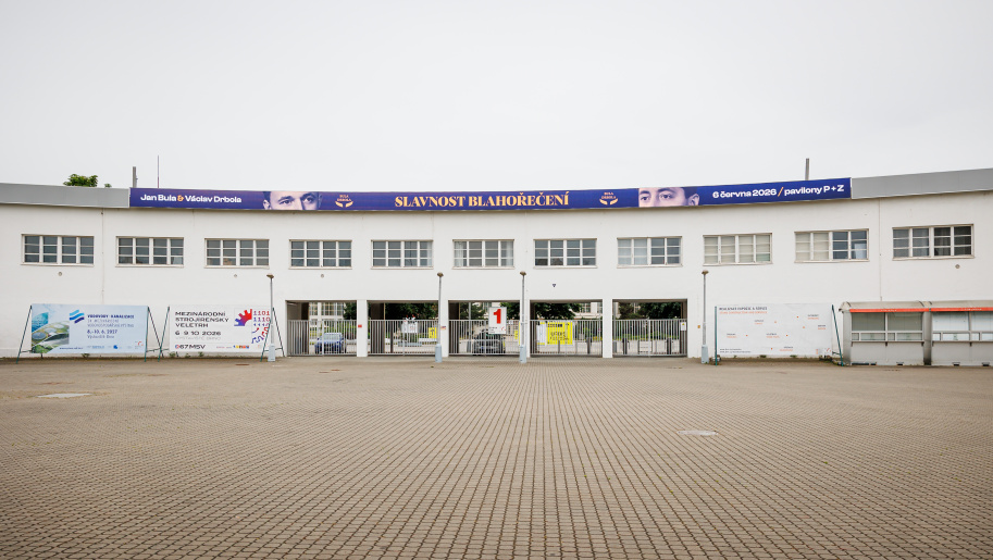 Pavilony na brněnském výstavišti se proměňují a chystají na zítřejší slavnost